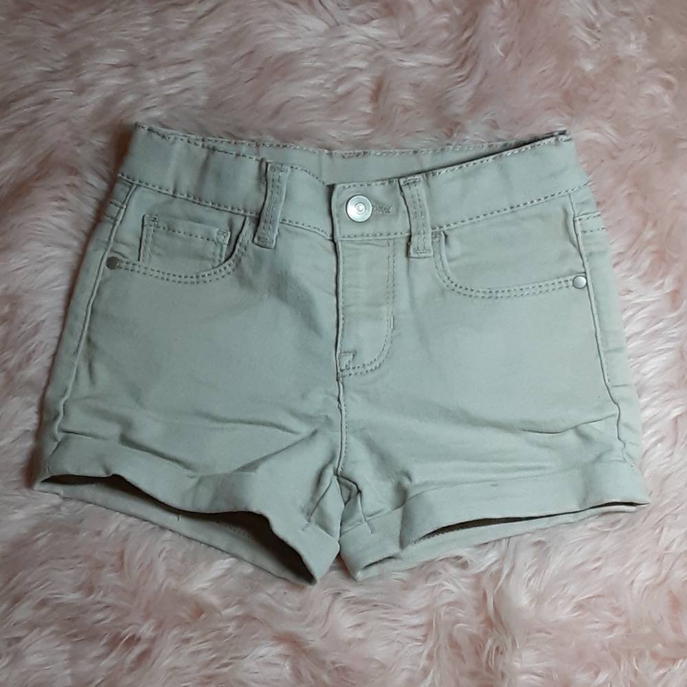 Toddler girl beige shorts